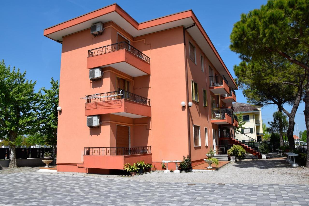 Villa Vania Family Apartments リド・ディ・イエゾロ エクステリア 写真