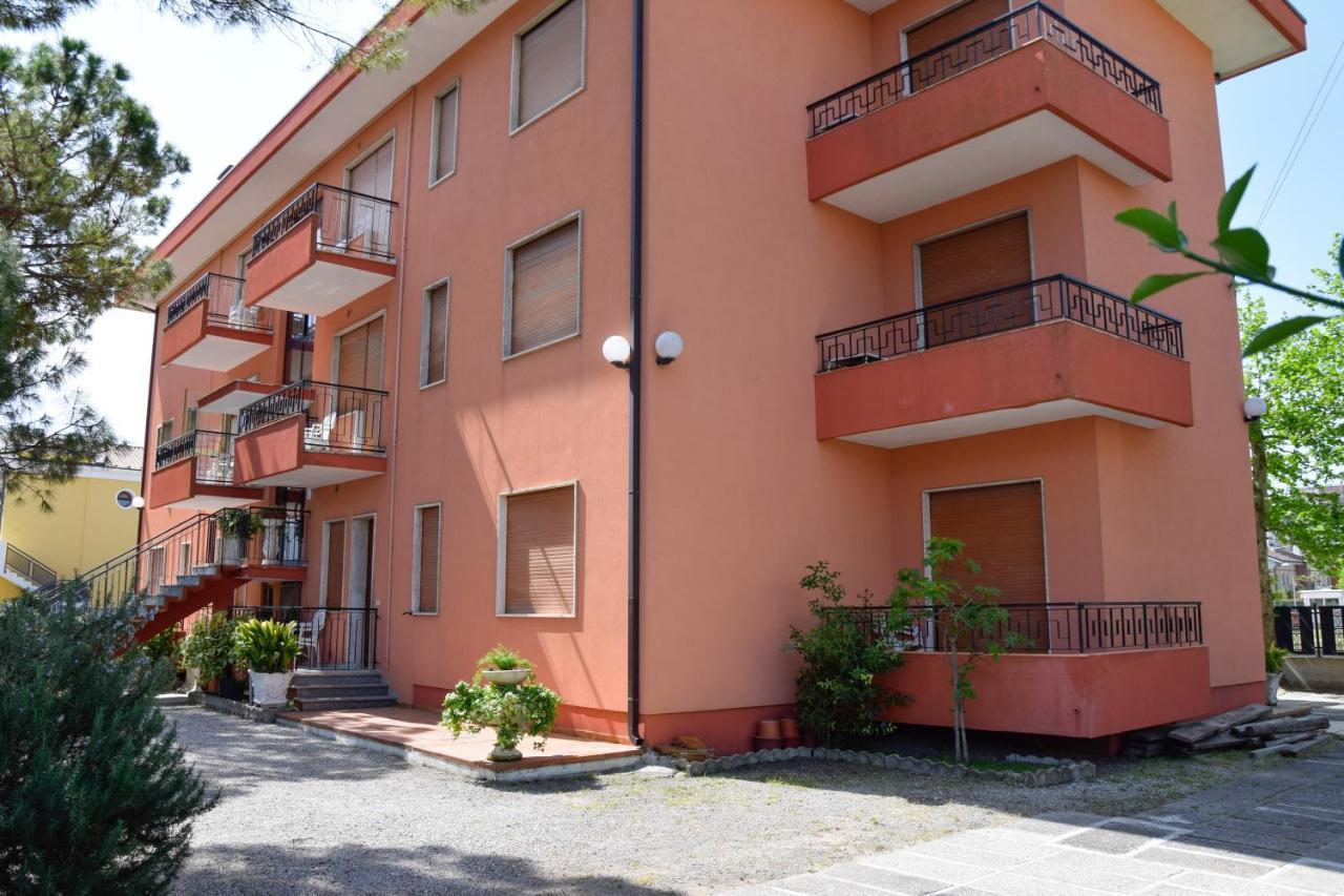 Villa Vania Family Apartments リド・ディ・イエゾロ エクステリア 写真